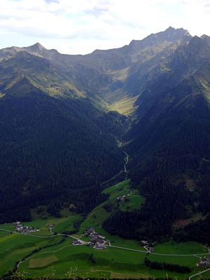 Der Blick hinüber zur Hohen Ferse (rechts, 2669 m).