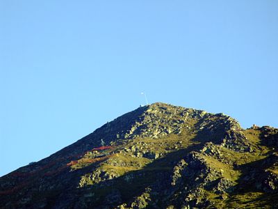 Der Berg soll mit riesigen Fangzäunen ausgestattet werden.