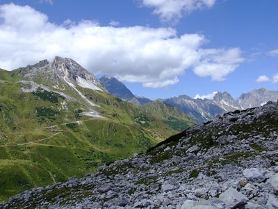 Von links nach rechts: Garklerin (2370 m), Habicht (3277 m), Kalkwand (2564 m), Ilmspitze (2692 m) und Kirchdach (2840 m).